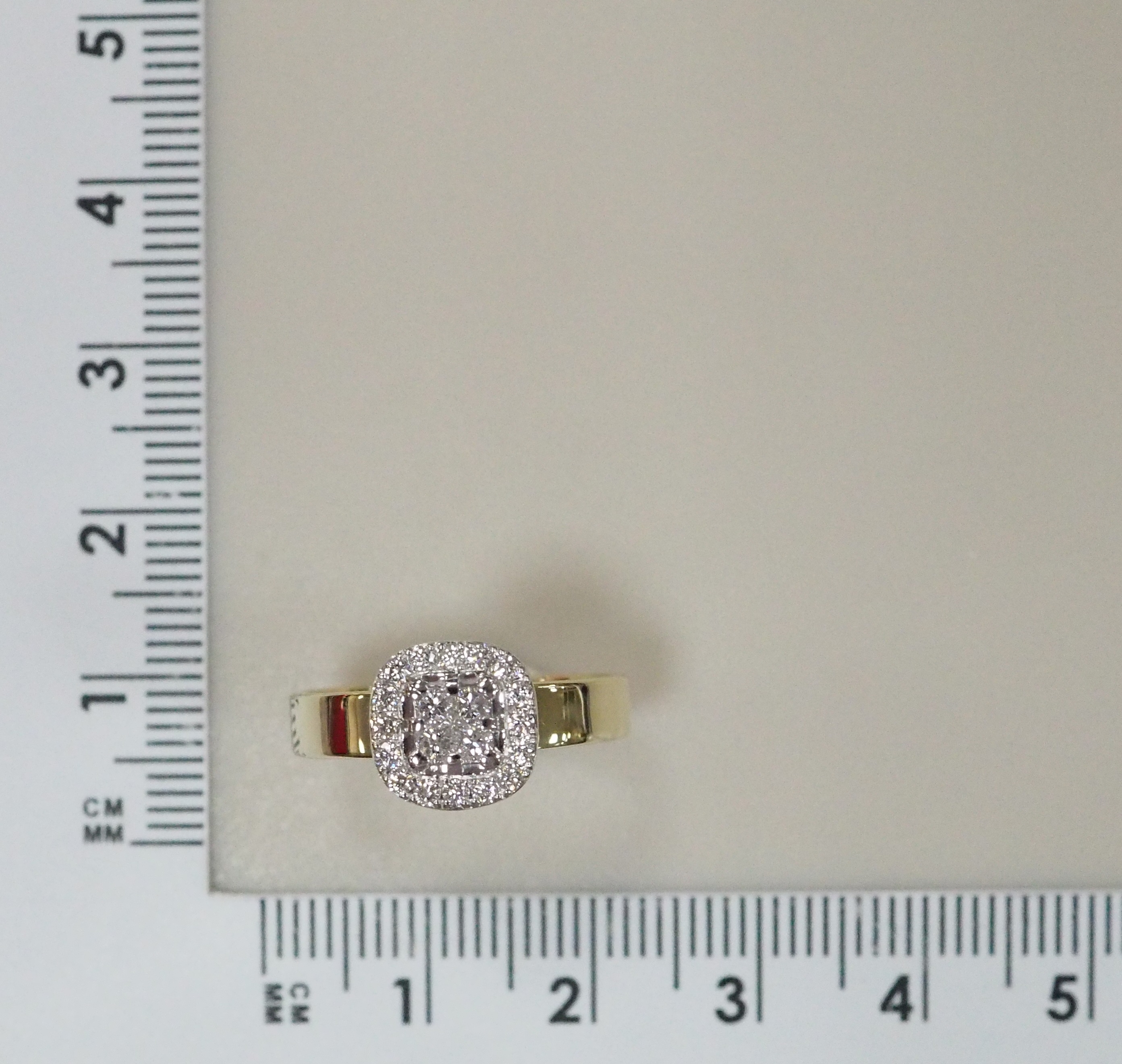 Кольцо из желтого золота с бриллиантами